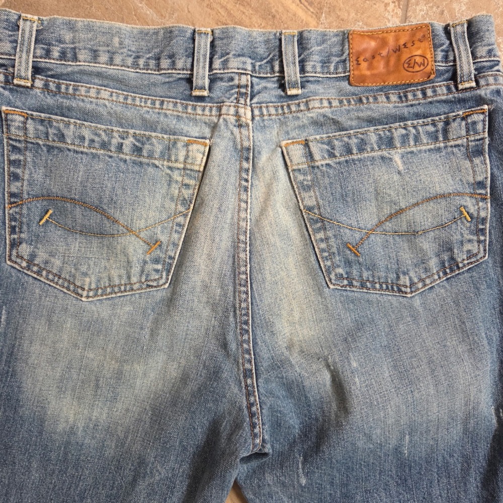 East West Mens Jeans 36x32 Distressed Blue Denim‎ Relaxed Fit Button Fly - Picture 12 of 14